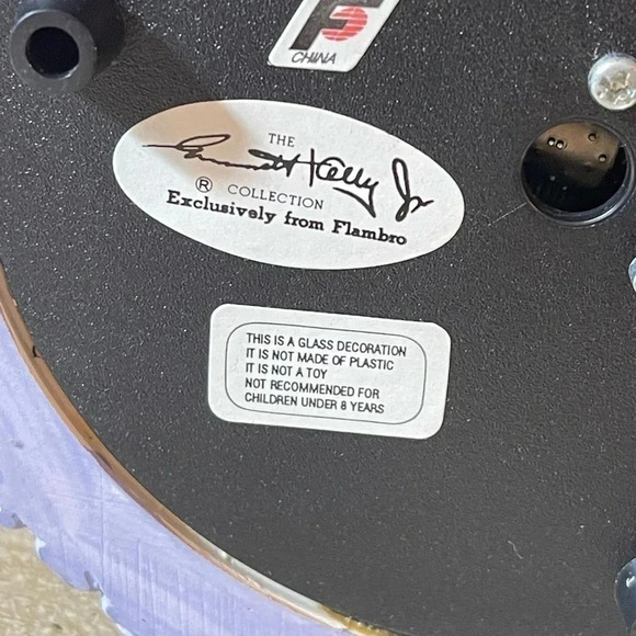 RARE and VHTF SIGNED by Emmett Kelly Jr 1994 Snow Globe. - Picture 13 of 15